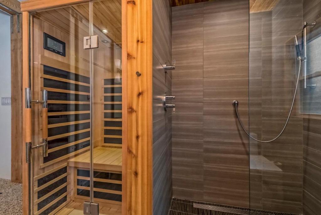 633 Colorado Blvd Denver CO-large-022-12-Master Bath-1496x1000-72dpi